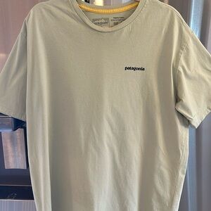 Patagonia Organic Cotton Men’s Tshirt. Green. Size XL